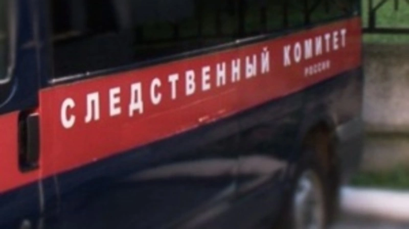 Сахалинец свел счеты с жизнью в подъезде собственного дома