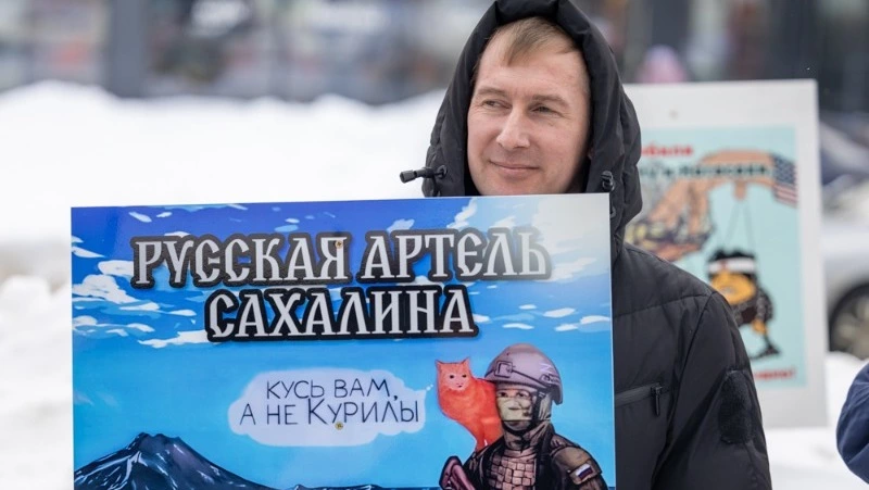 «Кусь вам, а не Курилы!»: в Южно-Сахалинске прошел митинг против притязаний Японии на острова