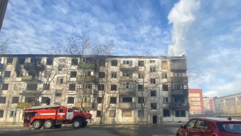 Очередной пожар произошел в нежилом доме в Охе