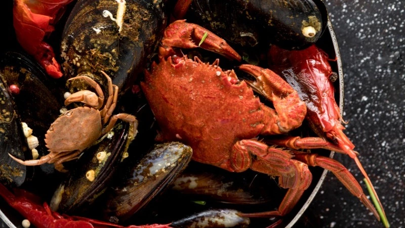 Срок до 5 лет грозит двоим браконьерам за вылов краба на 900 тысяч рублей на Сахалине