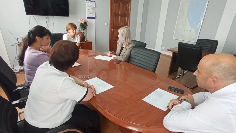 Работа и детский сад: две семьи из Долинска обратились за помощью к мэру