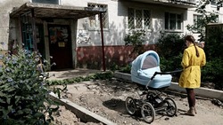 Ремонт подъездных козырьков экстренно выполнят в селе Чехов к 15 сентября 