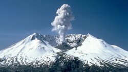 В Японии произошло сильнейшее извержение вулкана. Столб пепла на 3,5 километра