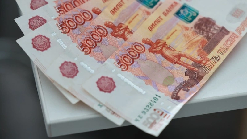 Трое сахалинцев доверились мошенникам и отдали им более 1 млн рублей