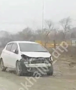 Две белых иномарки столкнулись в районе «Сити Молла» в Южно-Сахалинске