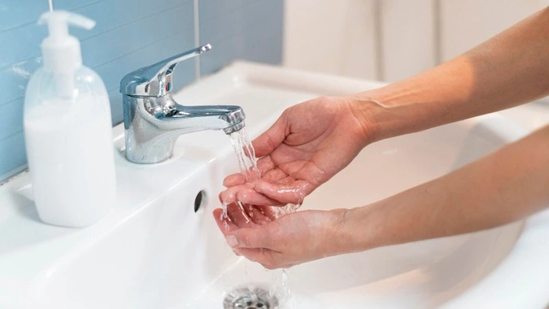 В детсаду, школе и детской поликлинике Южно-Сахалинска отключили горячую воду 27 февраля