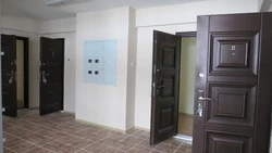 Сахалинка переехала из аварийного жилья в квартиру с дырами и сквозняком