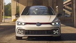 Volkswagen представил прощальную специальную версию Golf с механической коробкой