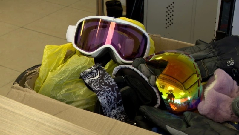 «Очки, ключи и телефоны»: что приносят в бюро находок на «Горном воздухе» в Южно-Сахалинске