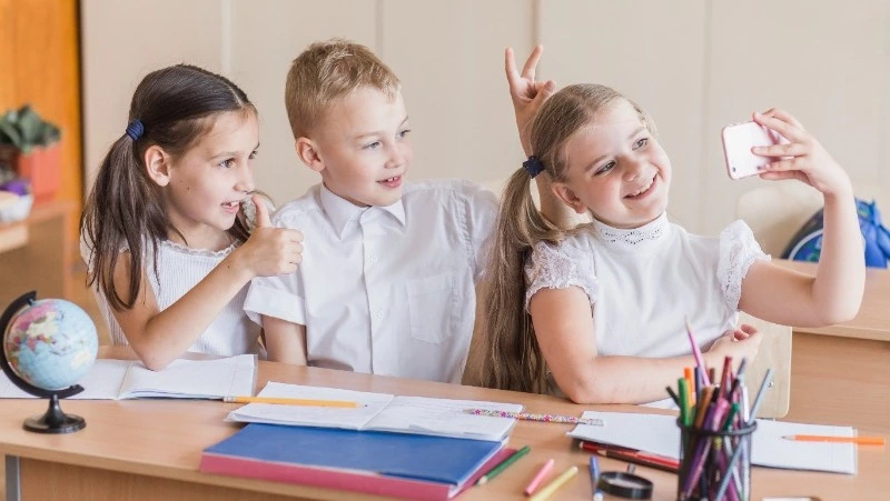 Путин поручил сократить количество домашних заданий и контрольных в школах