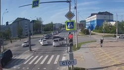 Микроавтобус вылетел на перекресток и столкнулся с машиной в Южно-Сахалинске