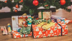Учительница стала жертвой мошенницы из Ноглик при заказе новогодних подарков детям