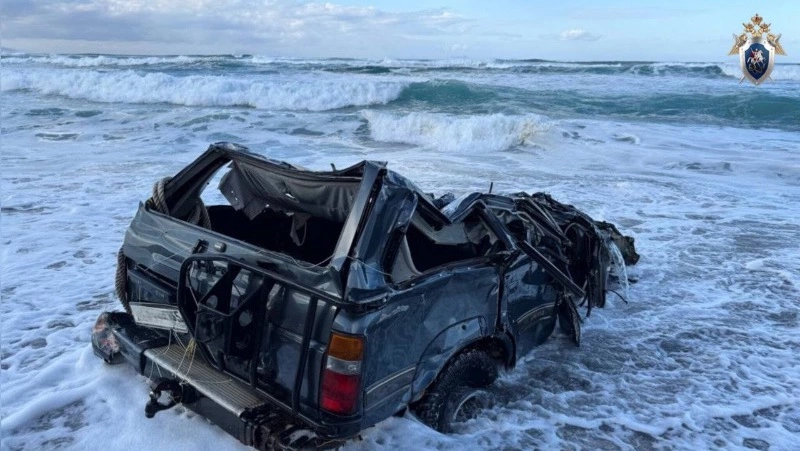 Тело мужчины и покореженный внедорожник обнаружили на побережье Итурупа