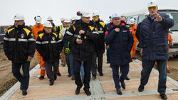 Александр Хорошавин посетил месторождение Чайво проекта «Сахалин-1»
