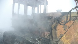 Бульдозер загорелся в Углегорском районе 23 июня 
