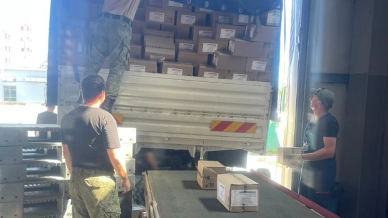 Рыбопромышленники Сахалина отправили 35 тонн рыбных консервов в Курскую область