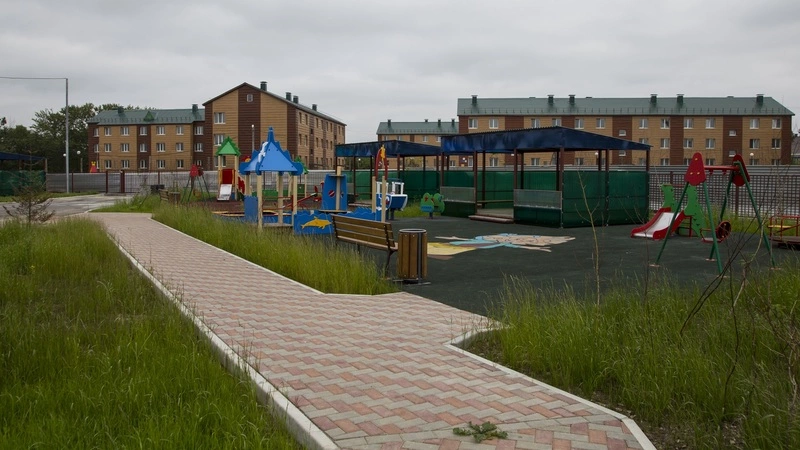 Строительство крытого катка завершат в Аниве