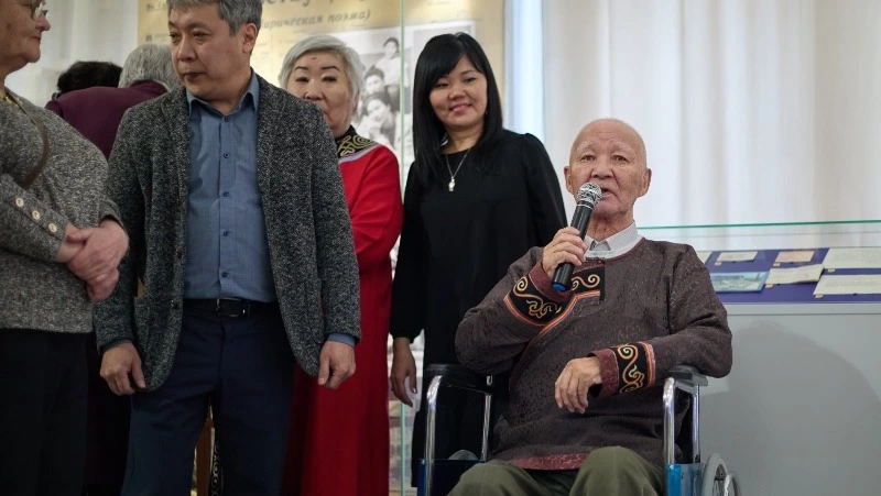 «Рубиновая звезда» Владимира Санги: на Сахалине открылась выставка к юбилею нивхского писателя
