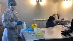 Рестораны и магазины начали прививать своих сотрудников на Сахалине