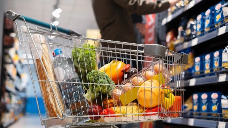 Эксперт рассказал, что заставляет россиян чрезмерно тратить в супермаркетах