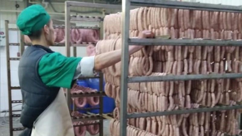 Мясной комбинат на юге Сахалина предлагает 120 видов колбас и ветчину к завтраку