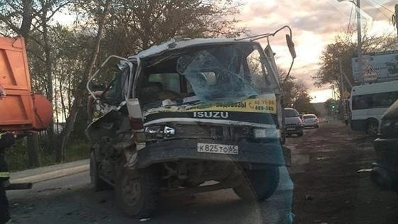 На Сахалине за выходные произошло два серьезных ДТП с большегрузами