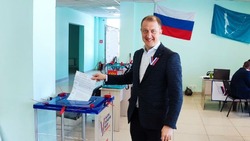 Депутат Алексей Плотников проголосовал на выборах президента РФ в Аниве