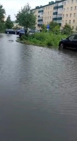 Новое «озеро» образовалось во дворе дома в Поронайском районе 