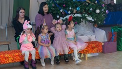 Новогодний утренник для детей участников СВО провели в Южно-Сахалинске