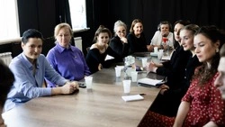 Репетиции нового спектакля «8 Ж» стартовали в сахалинском Чехов-центре 