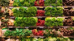 Хлеб, молоко и овощи не станут сильно поднимать в цене. Пока только в трех магазинах