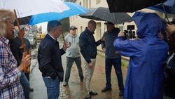 Валерий Лимаренко проверил ход работ по установке ливневого коллектора в Южно-Сахалинске