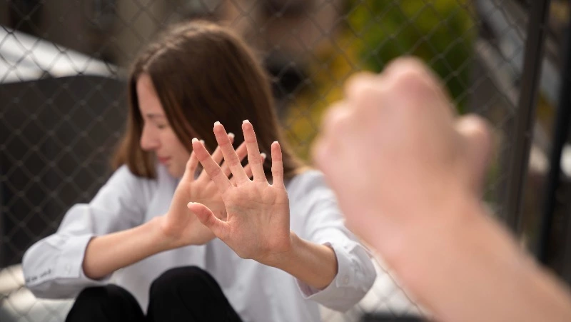 Сахалинка в суде простила сожителю очередные побои