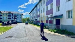 Территорию у жилых домов в Победино заасфальтировали после прокурорской проверки