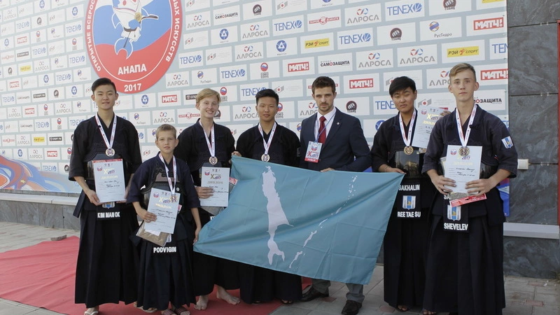 Сахалинцы победили на турнире по кендо в Анапе