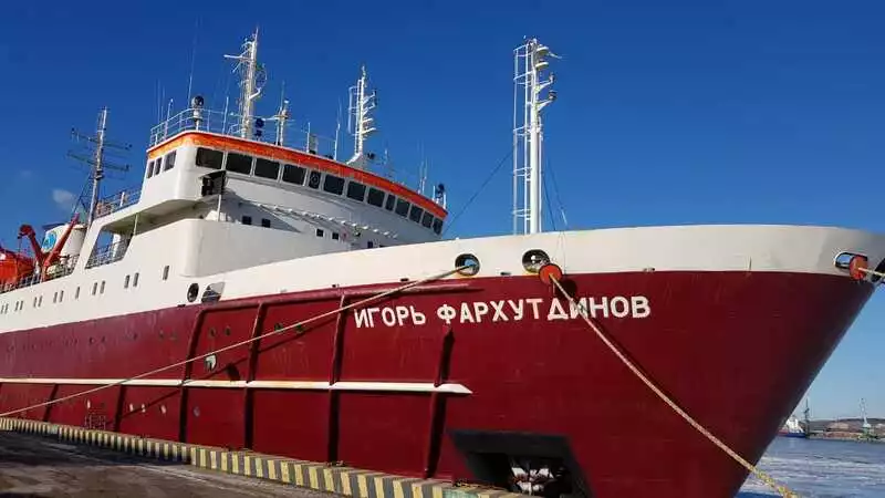 Теплоход «Игорь Фархутдинов» меняет расписание из-за погоды