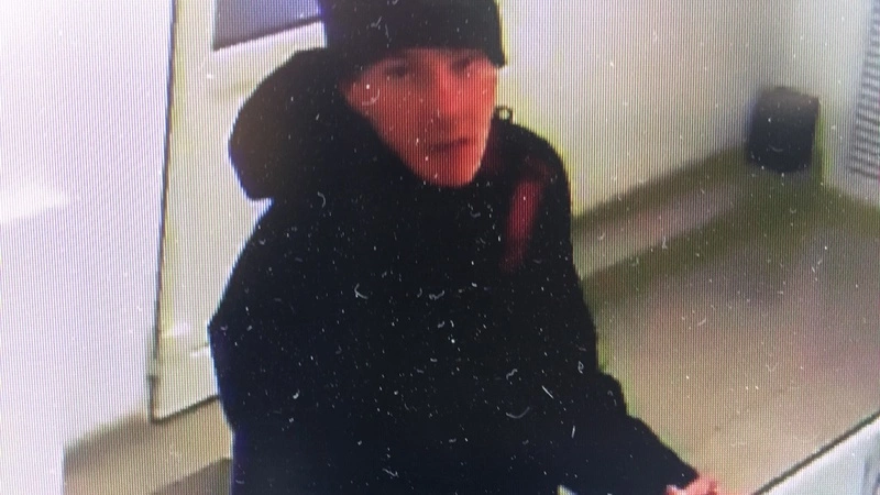 Полиция просит помочь в поимке сахалинца, ограбившего магазин