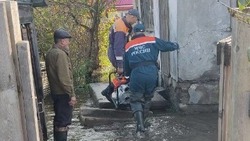 Сотрудники МЧС откачали воду с участков в южно-сахалинском «шанхае»