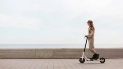 Жителям Сахалина напомнили о правилах безопасности при использовании электросамокатов