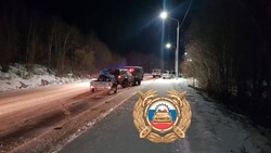 Водитель УАЗ врезался в два автомобиля в Ногликском районе