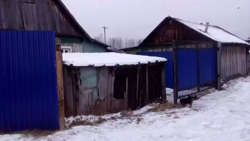 Сильный ветер оставил сахалинцев без теплиц и заборов