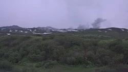 Вулкан на Северных Курилах выбросил новый столб пепла