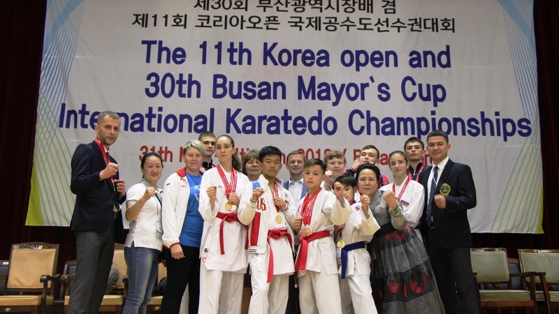 Тринадцать золотых медалей завоевали сахалинские каратисты на соревнованиях в Пусане
