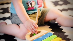 Следователи выяснят причины синяков у ребенка в детском саду в Холмске