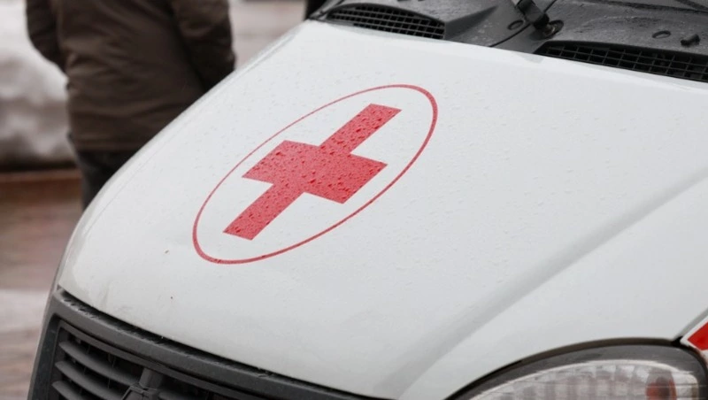 Мужчина серьезно пострадал на Сахалине при падении с лесов на стройке