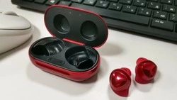 Наушники стали самым популярным гаджетом на Сахалине в «черную пятницу»