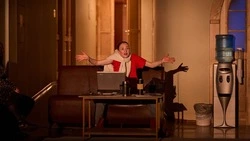 Взрослых жалко: спектакль «Гугля» представили зрителям в фойе сахалинского Чехов-центра 