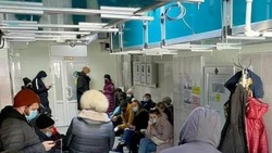 «Лучше пойти в частную клинику»: сахалинцы пожаловались на очереди в поликлинике № 2