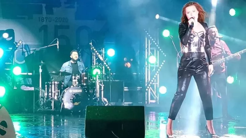 Юлия Савичева выступила на Дне города в Холмске