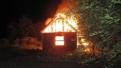 Пожарные потушили заброшенный дом в Смирныховском районе 